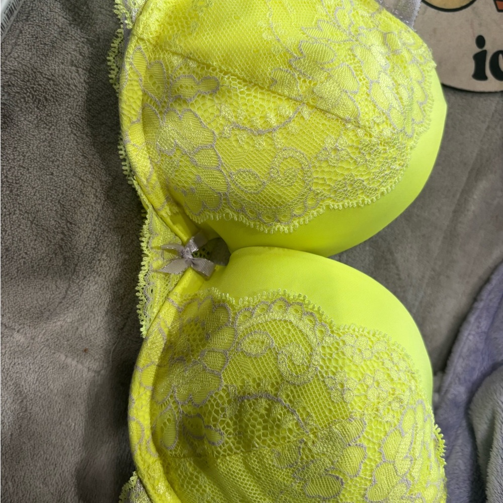 Lace Trimmed Yellow/Green Bra